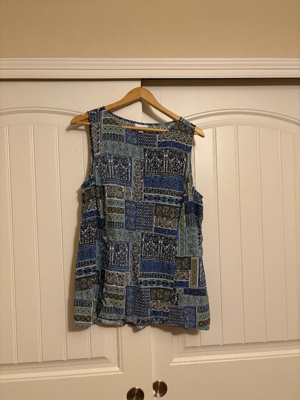 J. Jill Patchwork Print Tunic Top Large Blue Sleeveless Paisley White Scoop Neck
